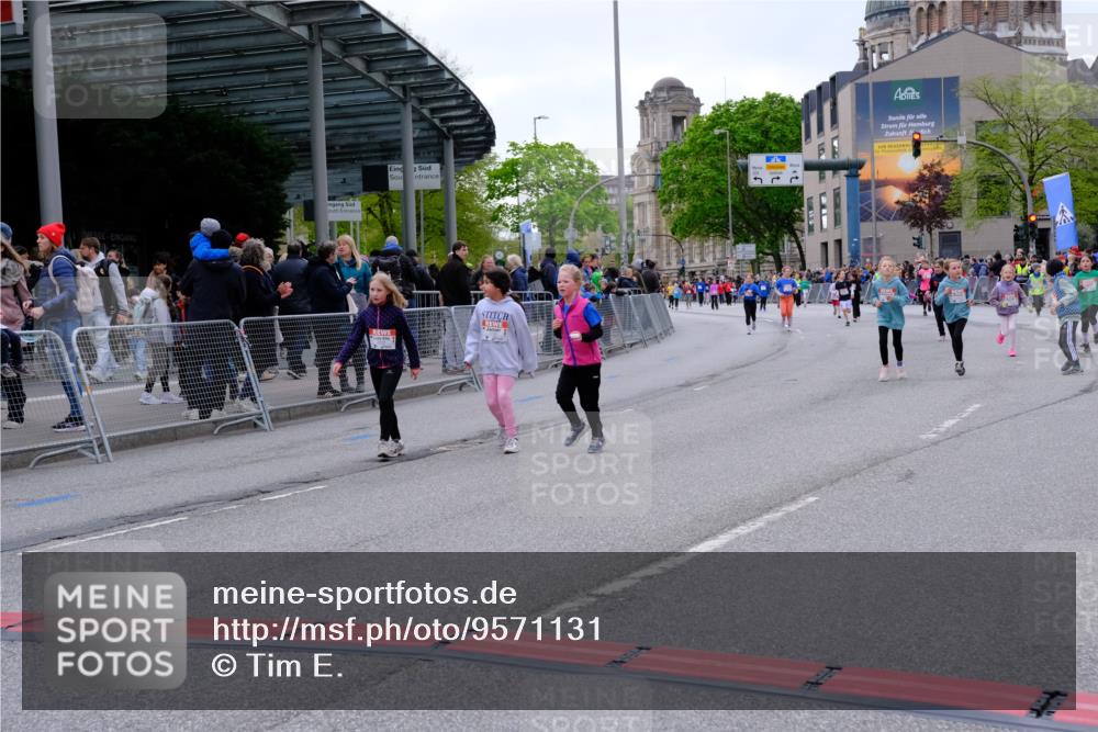 25.04.2026 - Das Zehntel Tim E. http://msf.ph/oto/9571131 25.04.2026 09:05:12 Ziel 1412, 1904, 2103, 2112, 2382, 2530, 2543, 2640, 2663, 2693, 2696, 2918, 2936, 3483, 3487, 3698, 3700, 3922, 3923 meine-sportfotos.de