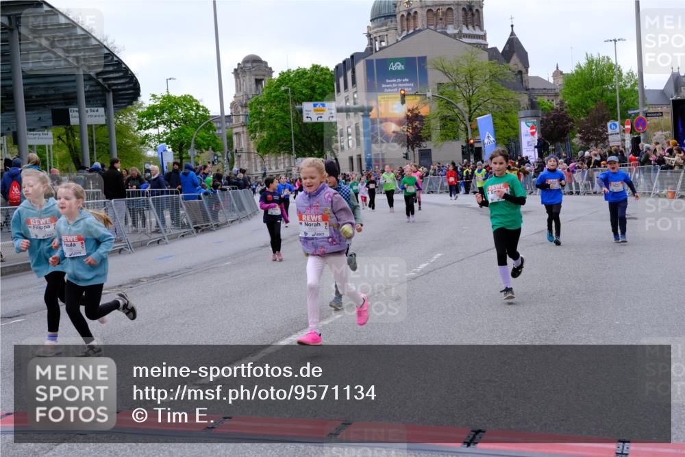 25.04.2026 - Das Zehntel Tim E. http://msf.ph/oto/9571134 25.04.2026 09:05:16 Ziel 1904, 2103, 2112, 2113, 2115, 2368, 2530, 2543, 2640, 2663, 2918, 2935, 2936, 3483, 3487, 3698, 3700, 3922, 3923 meine-sportfotos.de