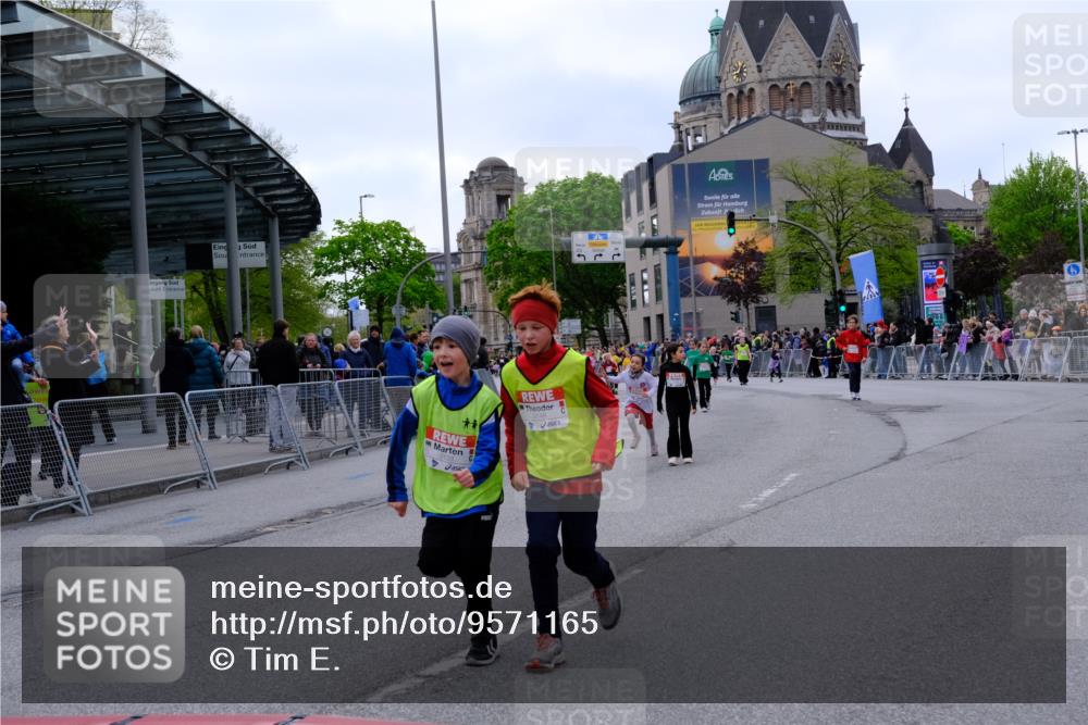 25.04.2026 - Das Zehntel Tim E. http://msf.ph/oto/9571165 25.04.2026 09:05:25 Ziel 1414, 1418, 1811, 1821, 2113, 2115, 2141, 2144, 2297, 2368, 2832, 2935, 3133, 3148 meine-sportfotos.de