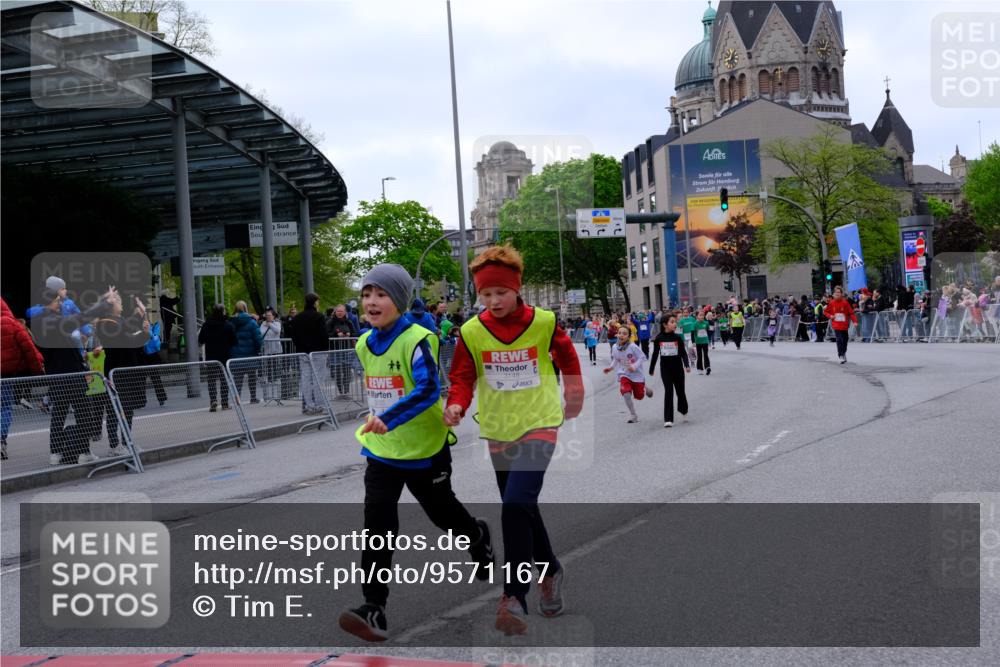 25.04.2026 - Das Zehntel Tim E. http://msf.ph/oto/9571167 25.04.2026 09:05:25 Ziel 1414, 1418, 1811, 1821, 2113, 2115, 2141, 2144, 2297, 2368, 2832, 2935, 3133, 3148 meine-sportfotos.de