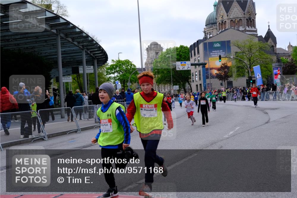 25.04.2026 - Das Zehntel Tim E. http://msf.ph/oto/9571168 25.04.2026 09:05:25 Ziel 1414, 1418, 1811, 1821, 2113, 2115, 2141, 2144, 2297, 2368, 2832, 2935, 3133, 3148 meine-sportfotos.de