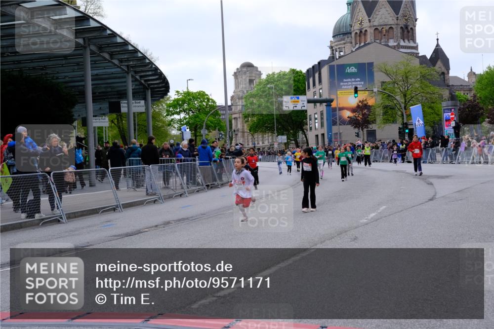 25.04.2026 - Das Zehntel Tim E. http://msf.ph/oto/9571171 25.04.2026 09:05:26 Ziel 1078, 1084, 1414, 1418, 1811, 1821, 2113, 2115, 2141, 2144, 2297, 2832, 2935, 3133, 3148 meine-sportfotos.de