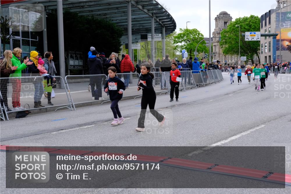 25.04.2026 - Das Zehntel Tim E. http://msf.ph/oto/9571174 25.04.2026 09:05:30 Ziel 1078, 1084, 1414, 1418, 1811, 1821, 2141, 2144, 2297, 2832, 3133, 3148 meine-sportfotos.de