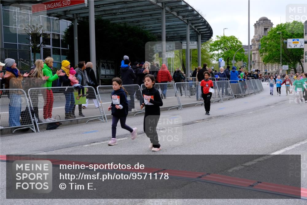 25.04.2026 - Das Zehntel Tim E. http://msf.ph/oto/9571178 25.04.2026 09:05:30 Ziel 1078, 1084, 1414, 1418, 1811, 1821, 2141, 2144, 2297, 2832, 3133, 3148 meine-sportfotos.de