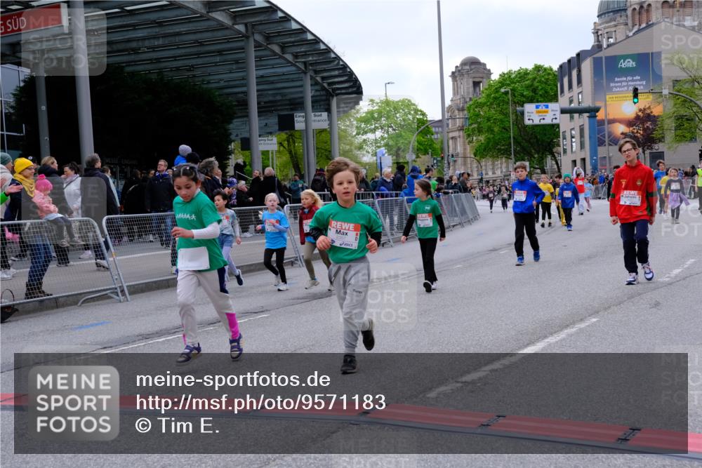 25.04.2026 - Das Zehntel Tim E. http://msf.ph/oto/9571183 25.04.2026 09:05:37 Ziel 1078, 1084, 1952, 2357, 2372, 2555, 3620, 3750, 3780, 3782 meine-sportfotos.de