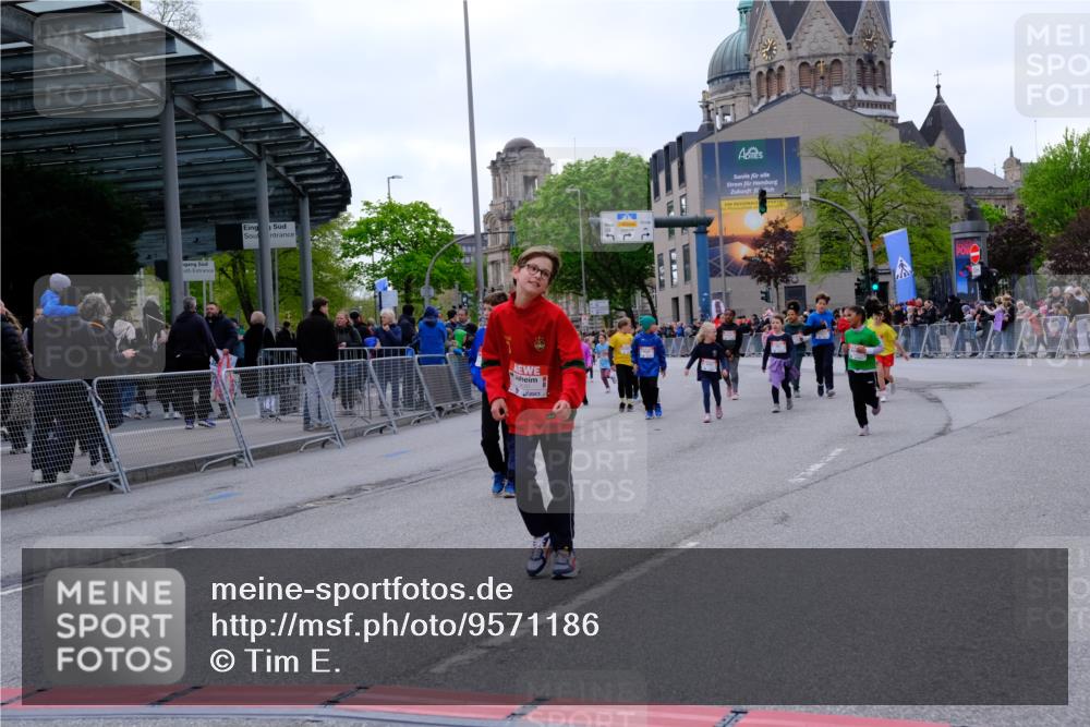 25.04.2026 - Das Zehntel Tim E. http://msf.ph/oto/9571186 25.04.2026 09:05:39 Ziel 1118, 1130, 1659, 1952, 2357, 2372, 2555, 3620, 3750, 3780, 3782 meine-sportfotos.de