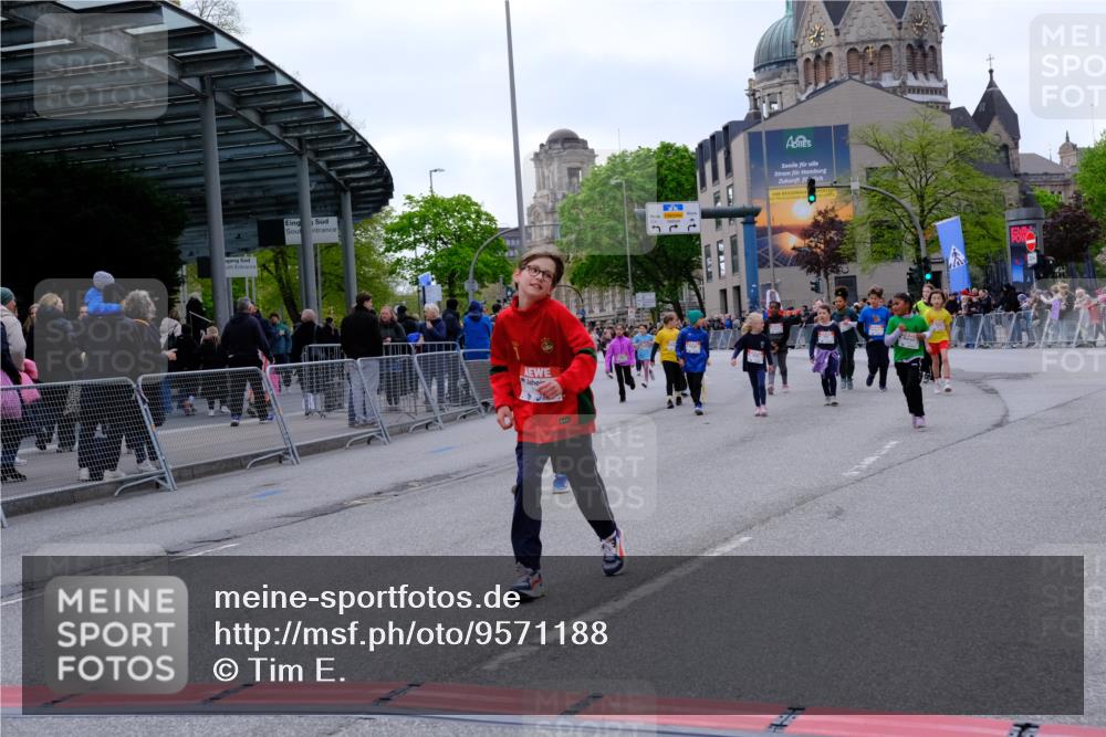25.04.2026 - Das Zehntel Tim E. http://msf.ph/oto/9571188 25.04.2026 09:05:39 Ziel 1118, 1130, 1659, 1952, 2357, 2372, 2555, 3620, 3750, 3780, 3782 meine-sportfotos.de