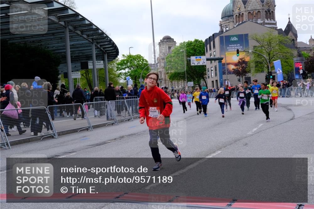 25.04.2026 - Das Zehntel Tim E. http://msf.ph/oto/9571189 25.04.2026 09:05:39 Ziel 1118, 1130, 1659, 1952, 2357, 2372, 2555, 3620, 3750, 3780, 3782 meine-sportfotos.de
