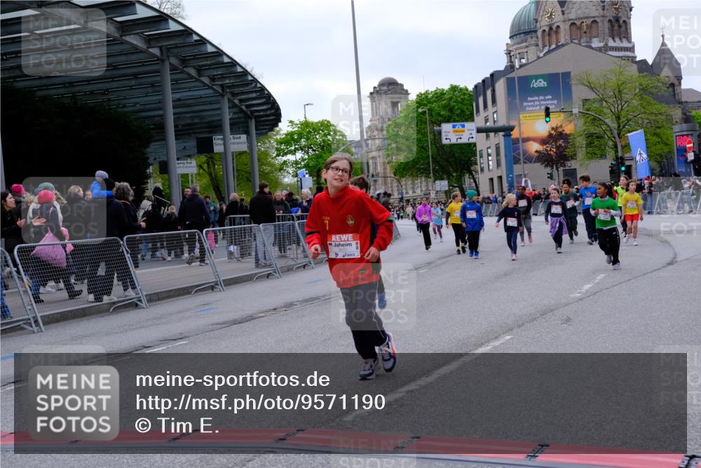25.04.2026 - Das Zehntel Tim E. http://msf.ph/oto/9571190 25.04.2026 09:05:39 Ziel 1118, 1130, 1659, 1952, 2357, 2372, 2555, 3620, 3750, 3780, 3782 meine-sportfotos.de