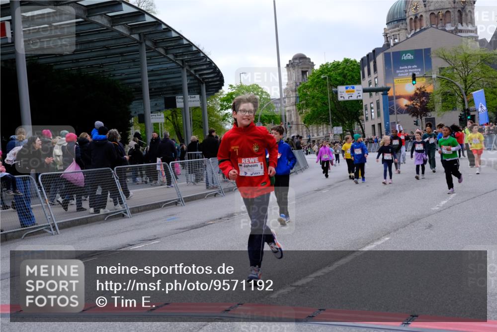 25.04.2026 - Das Zehntel Tim E. http://msf.ph/oto/9571192 25.04.2026 09:05:40 Ziel 1118, 1130, 1659, 1949, 1952, 2357, 2372, 2555, 3620, 3750, 3780, 3782 meine-sportfotos.de