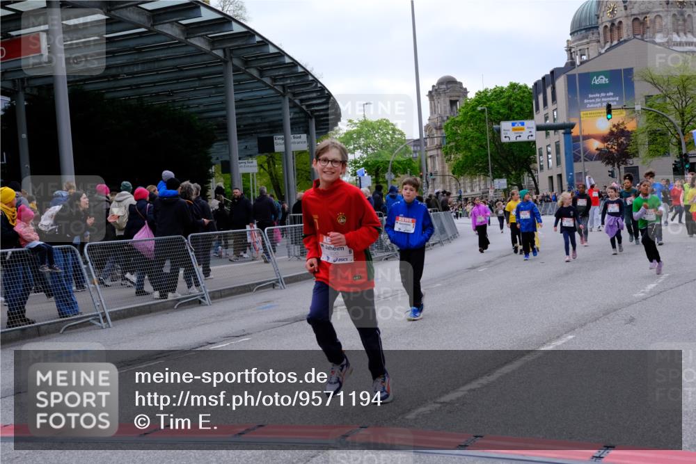 25.04.2026 - Das Zehntel Tim E. http://msf.ph/oto/9571194 25.04.2026 09:05:40 Ziel 1118, 1130, 1659, 1949, 1952, 2357, 2372, 2555, 3620, 3750, 3780, 3782 meine-sportfotos.de
