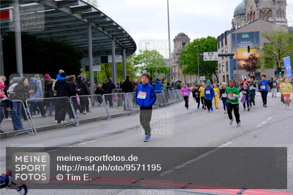 25.04.2026 - Das Zehntel Tim E. http://msf.ph/oto/9571195 25.04.2026 09:05:41 Ziel 1118, 1128, 1130, 1659, 1939, 1949, 1952, 2357, 2372, 2555, 2626, 3240, 3620, 3750, 3780, 3782 meine-sportfotos.de