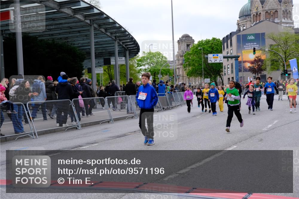 25.04.2026 - Das Zehntel Tim E. http://msf.ph/oto/9571196 25.04.2026 09:05:41 Ziel 1118, 1128, 1130, 1659, 1939, 1949, 1952, 2357, 2372, 2555, 2626, 3240, 3620, 3750, 3780, 3782 meine-sportfotos.de