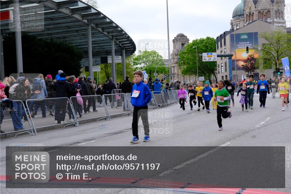 25.04.2026 - Das Zehntel Tim E. http://msf.ph/oto/9571197 25.04.2026 09:05:41 Ziel 1118, 1128, 1130, 1659, 1939, 1949, 1952, 2357, 2372, 2555, 2626, 3240, 3620, 3750, 3780, 3782 meine-sportfotos.de