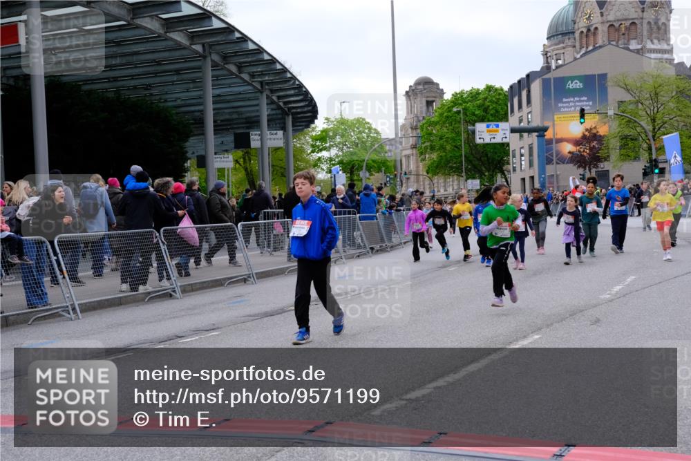 25.04.2026 - Das Zehntel Tim E. http://msf.ph/oto/9571199 25.04.2026 09:05:41 Ziel 1118, 1128, 1130, 1659, 1939, 1949, 1952, 2357, 2372, 2555, 2626, 3240, 3620, 3750, 3780, 3782 meine-sportfotos.de