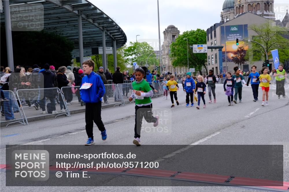 25.04.2026 - Das Zehntel Tim E. http://msf.ph/oto/9571200 25.04.2026 09:05:42 Ziel 1118, 1128, 1130, 1659, 1939, 1949, 1952, 2357, 2372, 2555, 2626, 2687, 3240, 3620, 3750, 3780, 3782 meine-sportfotos.de