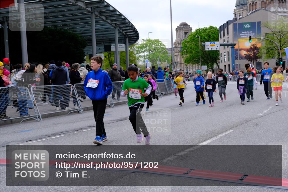 25.04.2026 - Das Zehntel Tim E. http://msf.ph/oto/9571202 25.04.2026 09:05:42 Ziel 1118, 1128, 1130, 1659, 1939, 1949, 1952, 2357, 2372, 2555, 2626, 2687, 3240, 3620, 3750, 3780, 3782 meine-sportfotos.de
