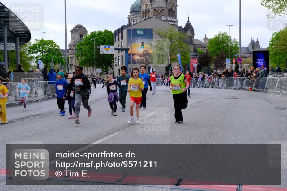 25.04.2026 - Das Zehntel Tim E. http://msf.ph/oto/9571211 25.04.2026 09:05:45 Ziel 1118, 1128, 1130, 1227, 1235, 1659, 1939, 1949, 1952, 2054, 2060, 2177, 2483, 2626, 2687, 3240, 3620, 3750, 3780, 3782 meine-sportfotos.de