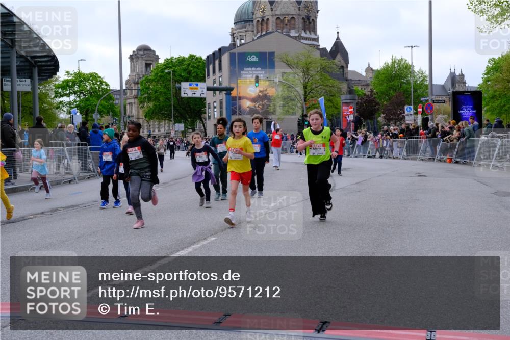 25.04.2026 - Das Zehntel Tim E. http://msf.ph/oto/9571212 25.04.2026 09:05:45 Ziel 1118, 1128, 1130, 1227, 1235, 1659, 1939, 1949, 1952, 2054, 2060, 2177, 2483, 2626, 2687, 3240, 3620, 3750, 3780, 3782 meine-sportfotos.de