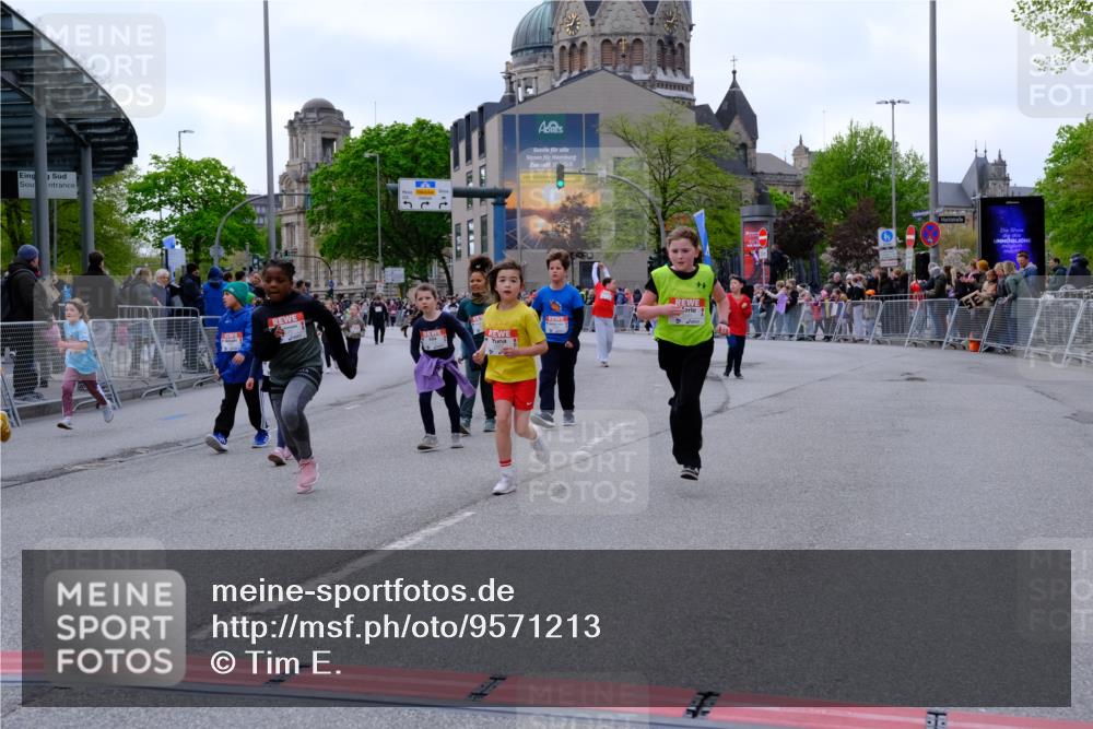 25.04.2026 - Das Zehntel Tim E. http://msf.ph/oto/9571213 25.04.2026 09:05:45 Ziel 1118, 1128, 1130, 1227, 1235, 1659, 1939, 1949, 1952, 2054, 2060, 2177, 2483, 2626, 2687, 3240, 3620, 3750, 3780, 3782 meine-sportfotos.de
