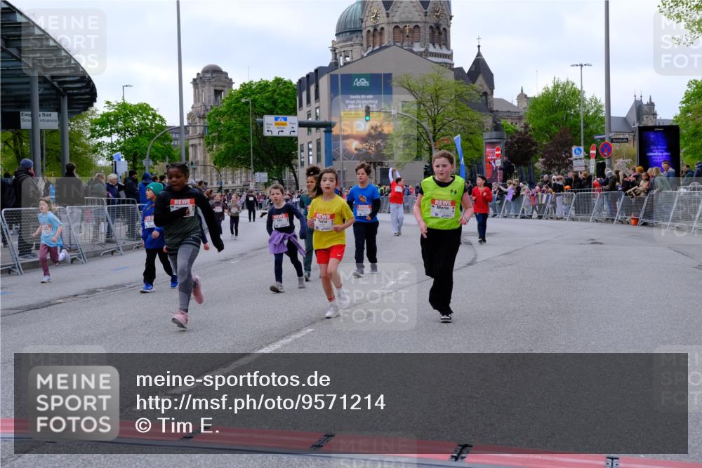25.04.2026 - Das Zehntel Tim E. http://msf.ph/oto/9571214 25.04.2026 09:05:45 Ziel 1118, 1128, 1130, 1227, 1235, 1659, 1939, 1949, 1952, 2054, 2060, 2177, 2483, 2626, 2687, 3240, 3620, 3750, 3780, 3782 meine-sportfotos.de