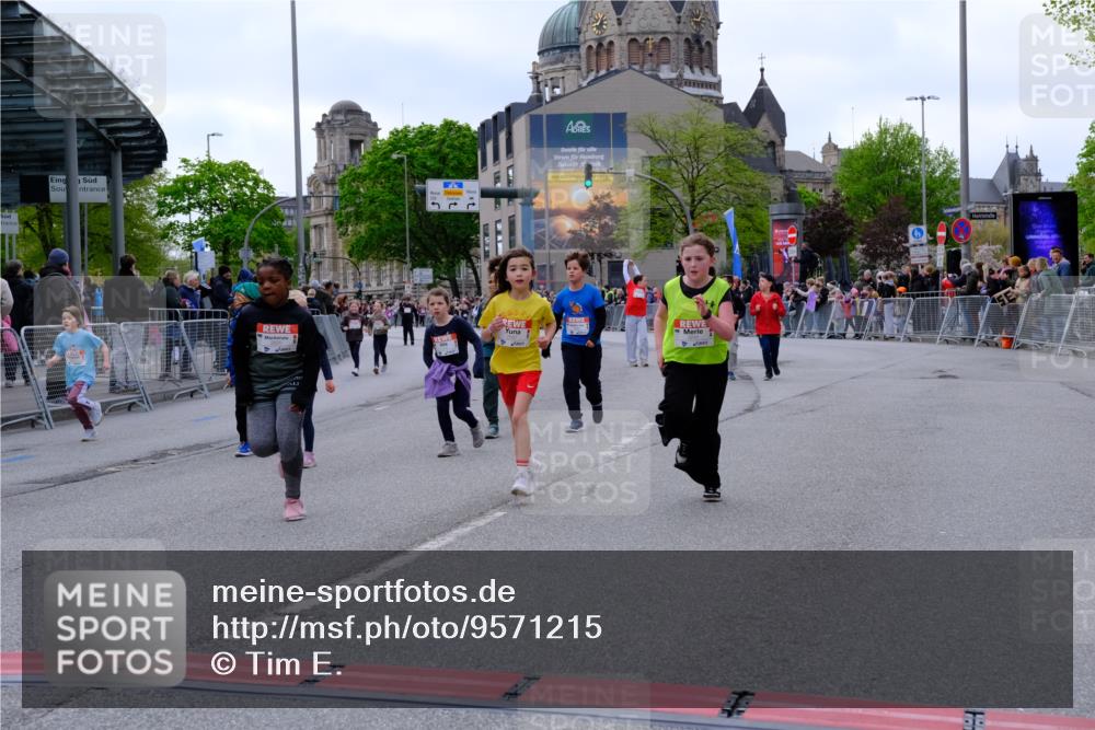 25.04.2026 - Das Zehntel Tim E. http://msf.ph/oto/9571215 25.04.2026 09:05:45 Ziel 1118, 1128, 1130, 1227, 1235, 1659, 1939, 1949, 1952, 2054, 2060, 2177, 2483, 2626, 2687, 3240, 3620, 3750, 3780, 3782 meine-sportfotos.de