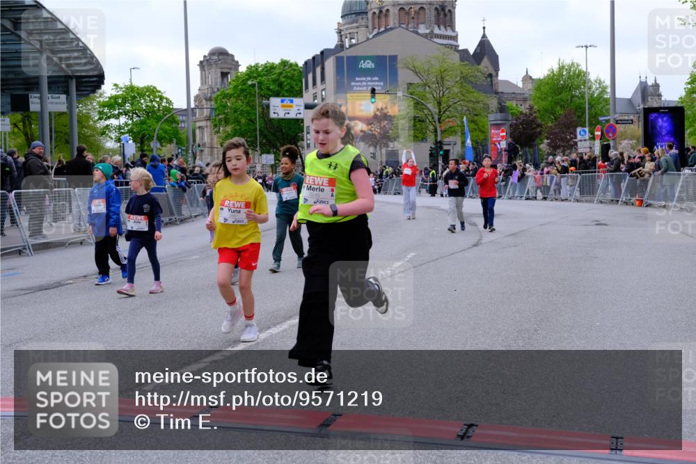 25.04.2026 - Das Zehntel Tim E. http://msf.ph/oto/9571219 25.04.2026 09:05:46 Ziel 1118, 1128, 1130, 1227, 1235, 1659, 1939, 1949, 1952, 2054, 2060, 2177, 2483, 2626, 2687, 3240, 3620, 3750, 3780 meine-sportfotos.de
