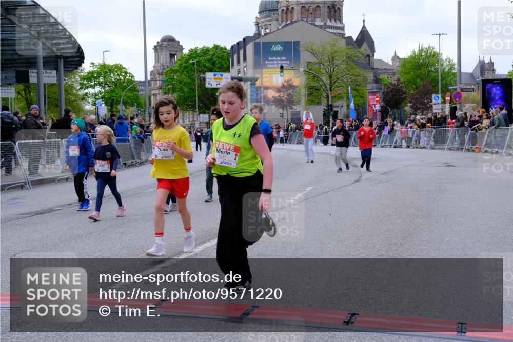 25.04.2026 - Das Zehntel Tim E. http://msf.ph/oto/9571220 25.04.2026 09:05:46 Ziel 1118, 1128, 1130, 1227, 1235, 1659, 1939, 1949, 1952, 2054, 2060, 2177, 2483, 2626, 2687, 3240, 3620, 3750, 3780 meine-sportfotos.de