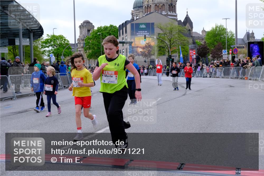 25.04.2026 - Das Zehntel Tim E. http://msf.ph/oto/9571221 25.04.2026 09:05:46 Ziel 1118, 1128, 1130, 1227, 1235, 1659, 1939, 1949, 1952, 2054, 2060, 2177, 2483, 2626, 2687, 3240, 3620, 3750, 3780 meine-sportfotos.de