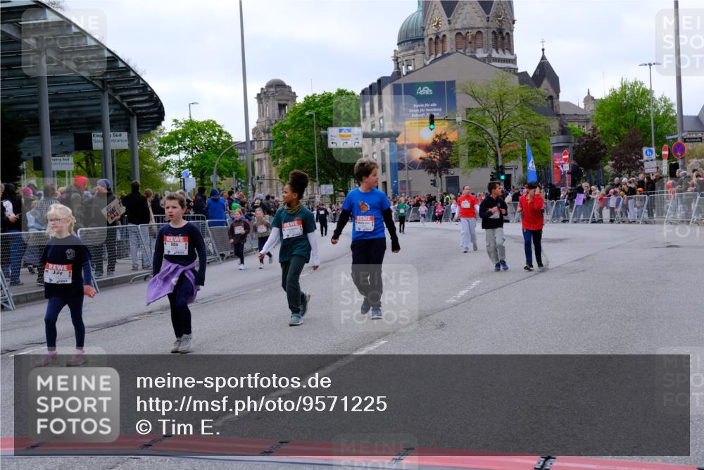 25.04.2026 - Das Zehntel Tim E. http://msf.ph/oto/9571225 25.04.2026 09:05:47 Ziel 1118, 1128, 1130, 1227, 1235, 1659, 1939, 1949, 2054, 2060, 2177, 2483, 2626, 2687, 2924, 2930, 3240, 3620 meine-sportfotos.de