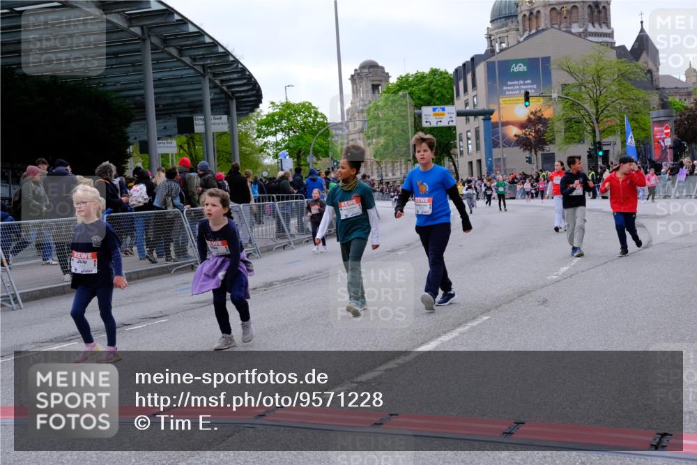25.04.2026 - Das Zehntel Tim E. http://msf.ph/oto/9571228 25.04.2026 09:05:48 Ziel 1118, 1128, 1130, 1227, 1235, 1659, 1939, 1949, 2054, 2060, 2177, 2483, 2626, 2687, 2924, 2930, 3240, 3771, 3781 meine-sportfotos.de