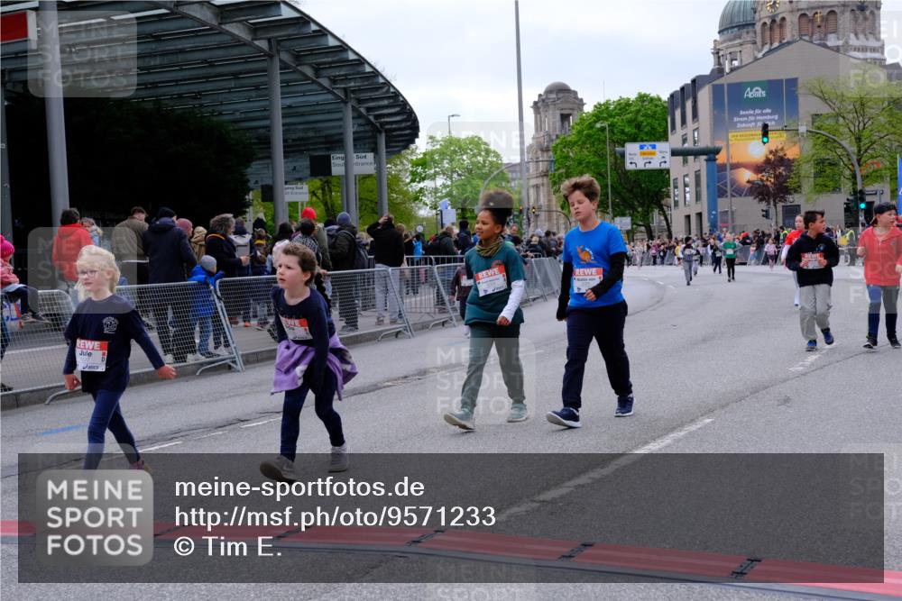 25.04.2026 - Das Zehntel Tim E. http://msf.ph/oto/9571233 25.04.2026 09:05:49 Ziel 1118, 1128, 1130, 1227, 1235, 1659, 1939, 1949, 2054, 2060, 2177, 2483, 2626, 2687, 2924, 2930, 3240, 3771, 3781 meine-sportfotos.de