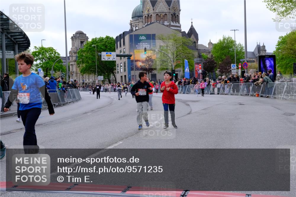 25.04.2026 - Das Zehntel Tim E. http://msf.ph/oto/9571235 25.04.2026 09:05:50 Ziel 1118, 1128, 1130, 1227, 1235, 1659, 1939, 1949, 2054, 2060, 2177, 2483, 2626, 2677, 2687, 2924, 2930, 3240, 3771, 3781 meine-sportfotos.de