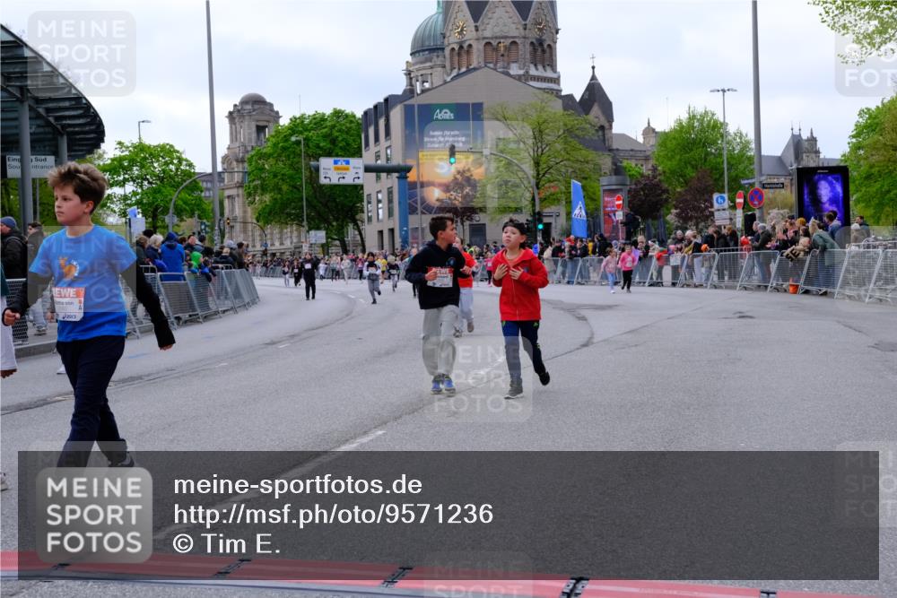 25.04.2026 - Das Zehntel Tim E. http://msf.ph/oto/9571236 25.04.2026 09:05:50 Ziel 1118, 1128, 1130, 1227, 1235, 1659, 1939, 1949, 2054, 2060, 2177, 2483, 2626, 2677, 2687, 2924, 2930, 3240, 3771, 3781 meine-sportfotos.de
