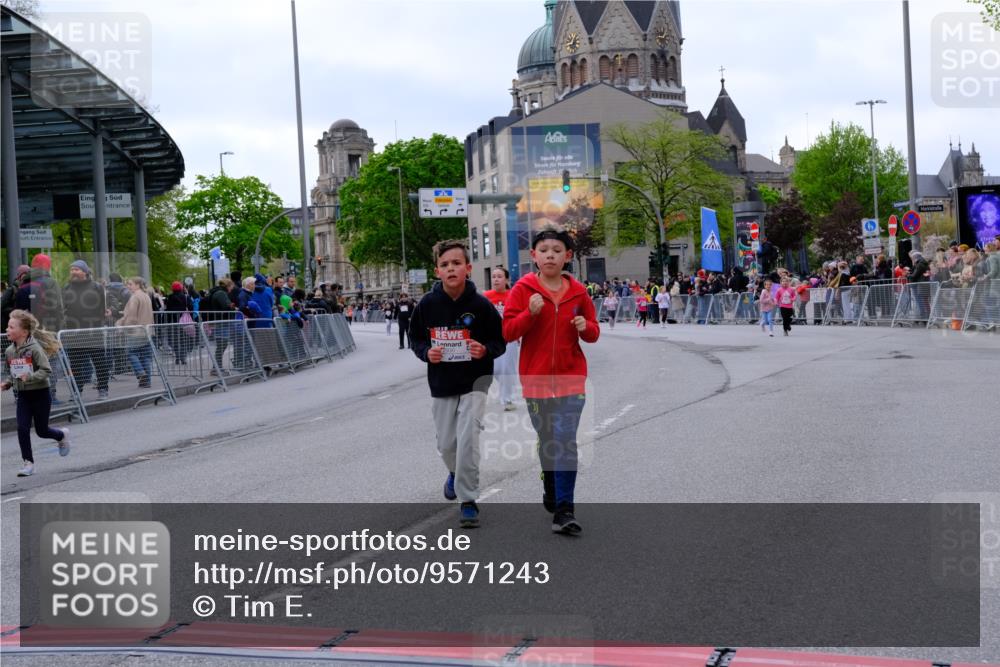 25.04.2026 - Das Zehntel Tim E. http://msf.ph/oto/9571243 25.04.2026 09:05:51 Ziel 1128, 1130, 1227, 1235, 1939, 1949, 2054, 2060, 2177, 2483, 2626, 2677, 2687, 2924, 2930, 3240, 3771, 3781 meine-sportfotos.de