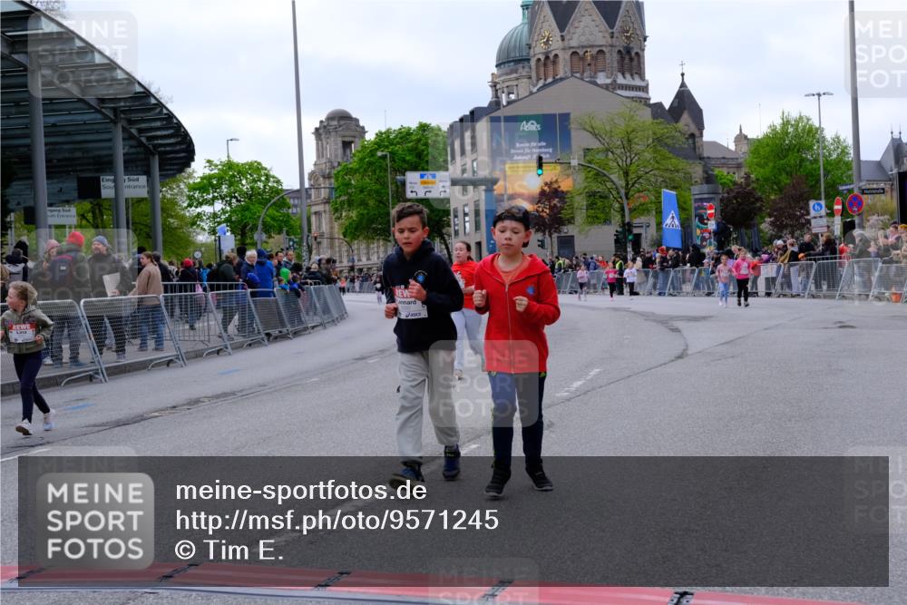 25.04.2026 - Das Zehntel Tim E. http://msf.ph/oto/9571245 25.04.2026 09:05:52 Ziel 1128, 1227, 1235, 1939, 1949, 2054, 2060, 2177, 2483, 2626, 2677, 2687, 2924, 2930, 3240, 3771, 3781 meine-sportfotos.de