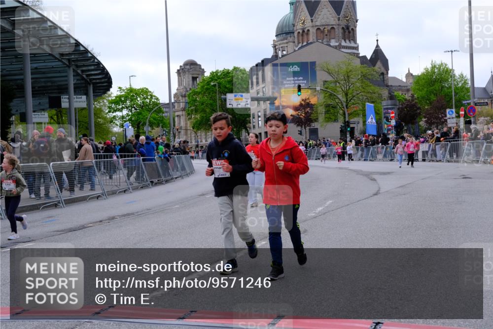 25.04.2026 - Das Zehntel Tim E. http://msf.ph/oto/9571246 25.04.2026 09:05:52 Ziel 1128, 1227, 1235, 1939, 1949, 2054, 2060, 2177, 2483, 2626, 2677, 2687, 2924, 2930, 3240, 3771, 3781 meine-sportfotos.de