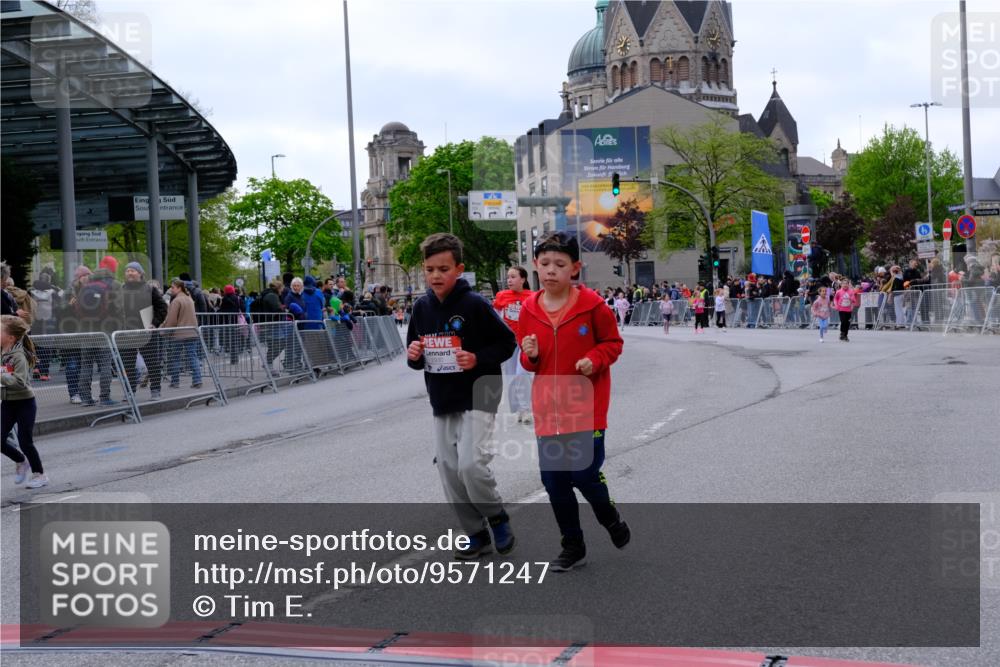 25.04.2026 - Das Zehntel Tim E. http://msf.ph/oto/9571247 25.04.2026 09:05:52 Ziel 1128, 1227, 1235, 1939, 1949, 2054, 2060, 2177, 2483, 2626, 2677, 2687, 2924, 2930, 3240, 3771, 3781 meine-sportfotos.de