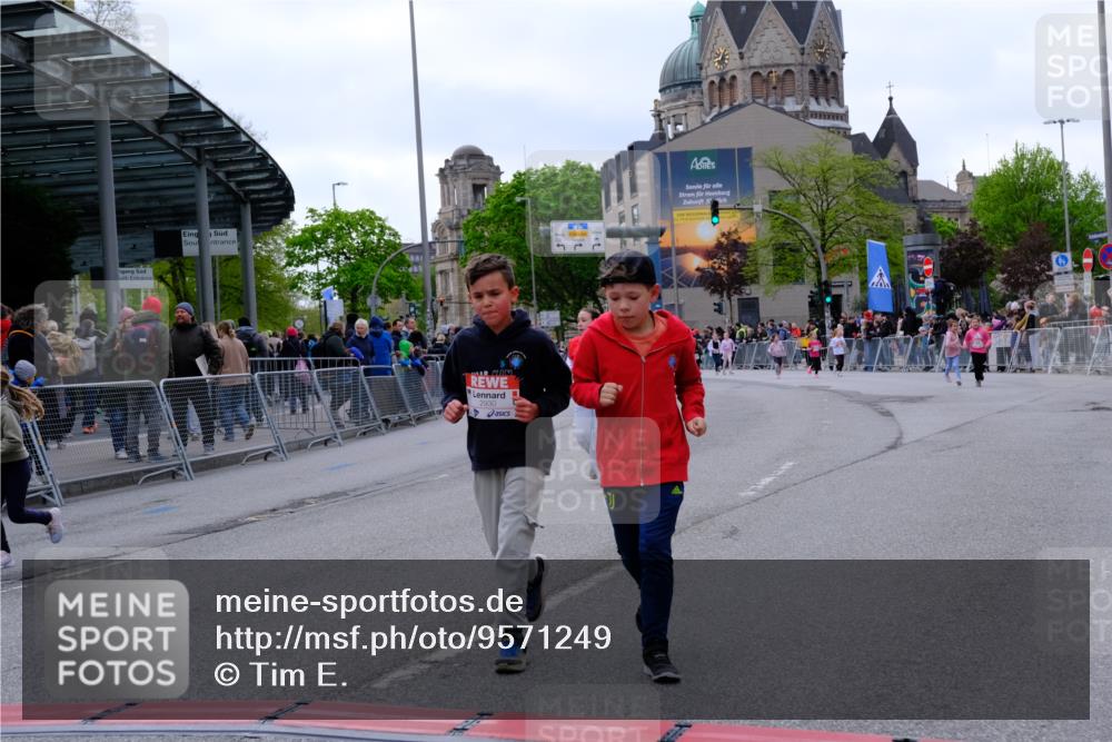 25.04.2026 - Das Zehntel Tim E. http://msf.ph/oto/9571249 25.04.2026 09:05:52 Ziel 1128, 1227, 1235, 1939, 1949, 2054, 2060, 2177, 2483, 2626, 2677, 2687, 2924, 2930, 3240, 3771, 3781 meine-sportfotos.de