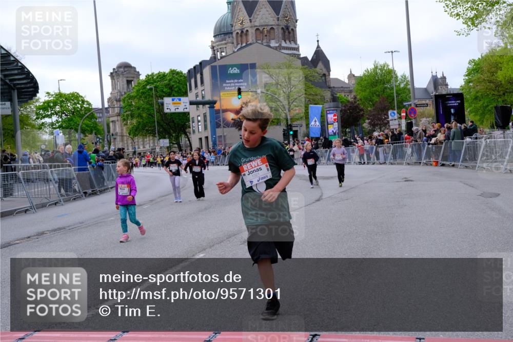 25.04.2026 - Das Zehntel Tim E. http://msf.ph/oto/9571301 25.04.2026 09:06:12 Ziel 1079, 1095, 1321, 1524, 2180, 2202, 2614, 2985, 3732, 3735, 3742, 3864, 3934, 3935 meine-sportfotos.de