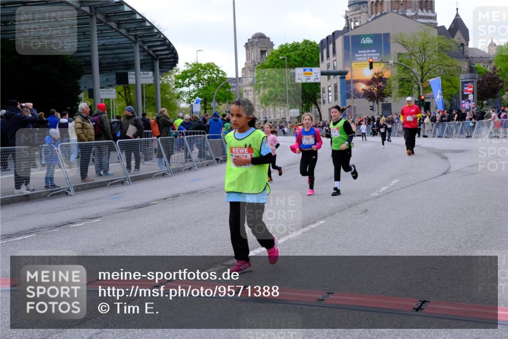 25.04.2026 - Das Zehntel Tim E. http://msf.ph/oto/9571388 25.04.2026 09:06:42 Ziel 1077, 1087, 1243, 1245, 1272, 1347, 1403, 1413, 1442, 1954, 1976, 1977, 2757, 3129, 3761, 3775, 3910 meine-sportfotos.de