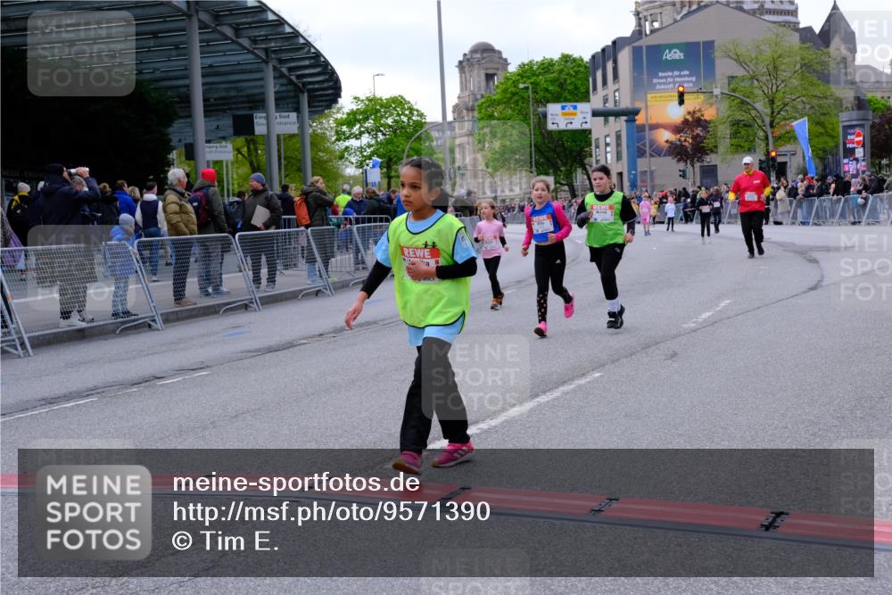 25.04.2026 - Das Zehntel Tim E. http://msf.ph/oto/9571390 25.04.2026 09:06:42 Ziel 1077, 1087, 1243, 1245, 1272, 1347, 1403, 1413, 1442, 1954, 1976, 1977, 2757, 3129, 3761, 3775, 3910 meine-sportfotos.de