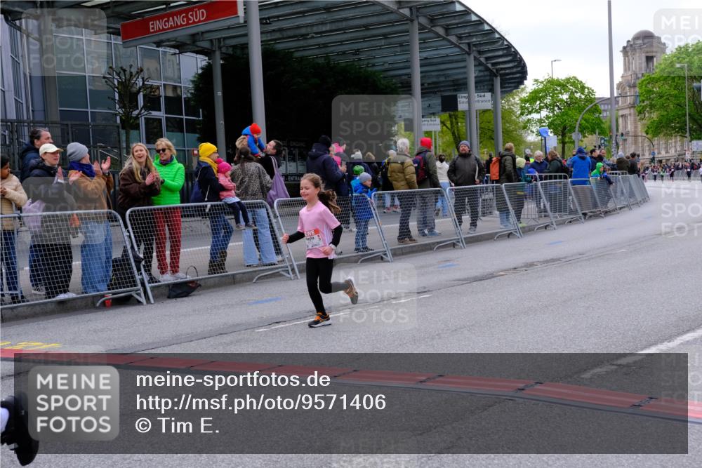 25.04.2026 - Das Zehntel Tim E. http://msf.ph/oto/9571406 25.04.2026 09:06:45 Ziel 1077, 1087, 1272, 1347, 1403, 1413, 1442, 1954, 1976, 1977, 2757, 3129, 3761, 3775, 3910 meine-sportfotos.de