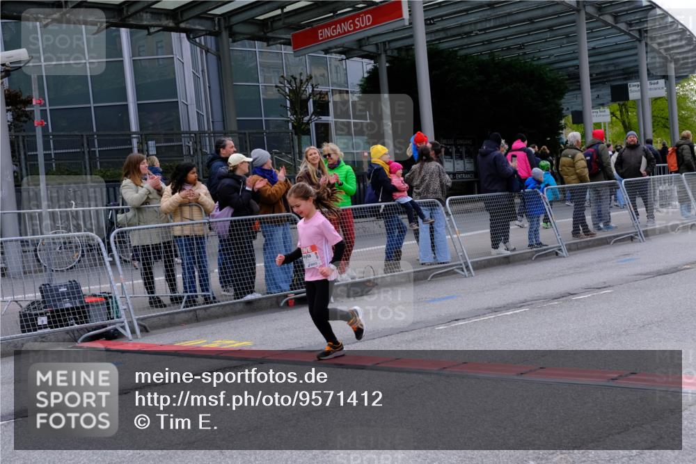 25.04.2026 - Das Zehntel Tim E. http://msf.ph/oto/9571412 25.04.2026 09:06:45 Ziel 1077, 1087, 1272, 1347, 1403, 1413, 1442, 1954, 1976, 1977, 2757, 3129, 3761, 3775, 3910 meine-sportfotos.de