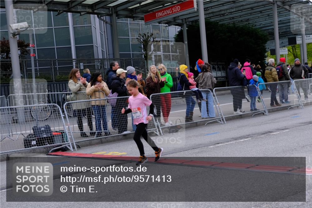 25.04.2026 - Das Zehntel Tim E. http://msf.ph/oto/9571413 25.04.2026 09:06:45 Ziel 1077, 1087, 1272, 1347, 1403, 1413, 1442, 1954, 1976, 1977, 2757, 3129, 3761, 3775, 3910 meine-sportfotos.de