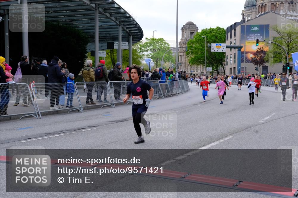 25.04.2026 - Das Zehntel Tim E. http://msf.ph/oto/9571421 25.04.2026 09:06:56 Ziel 1236, 2206, 2558, 2573, 3008, 3684 meine-sportfotos.de