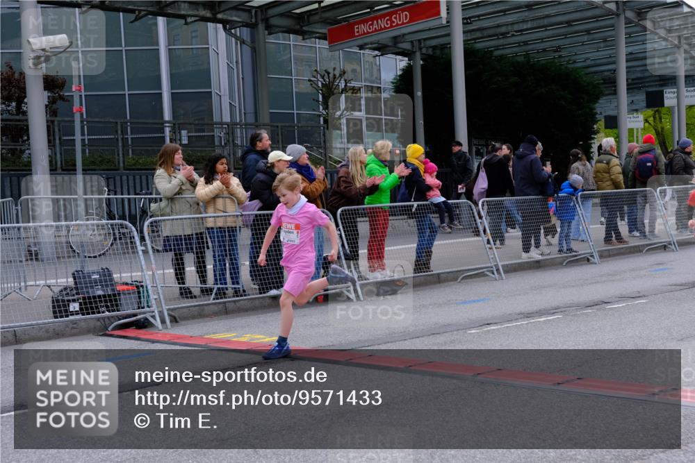 25.04.2026 - Das Zehntel Tim E. http://msf.ph/oto/9571433 25.04.2026 09:06:58 Ziel 1236, 2206, 2558, 2567, 2573, 3008, 3684 meine-sportfotos.de