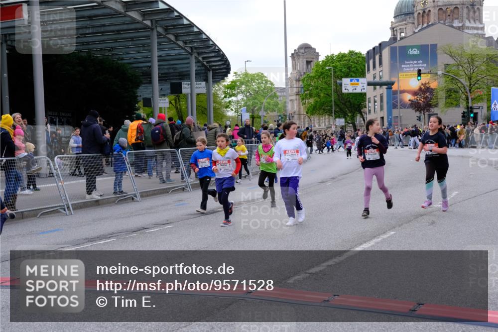 25.04.2026 - Das Zehntel Tim E. http://msf.ph/oto/9571528 25.04.2026 09:07:29 Ziel 1059, 1060, 1061, 1065, 1072, 1094, 1154, 1426, 1592, 2110, 2125, 2689, 2699, 2779, 3437, 3460, 3462 meine-sportfotos.de