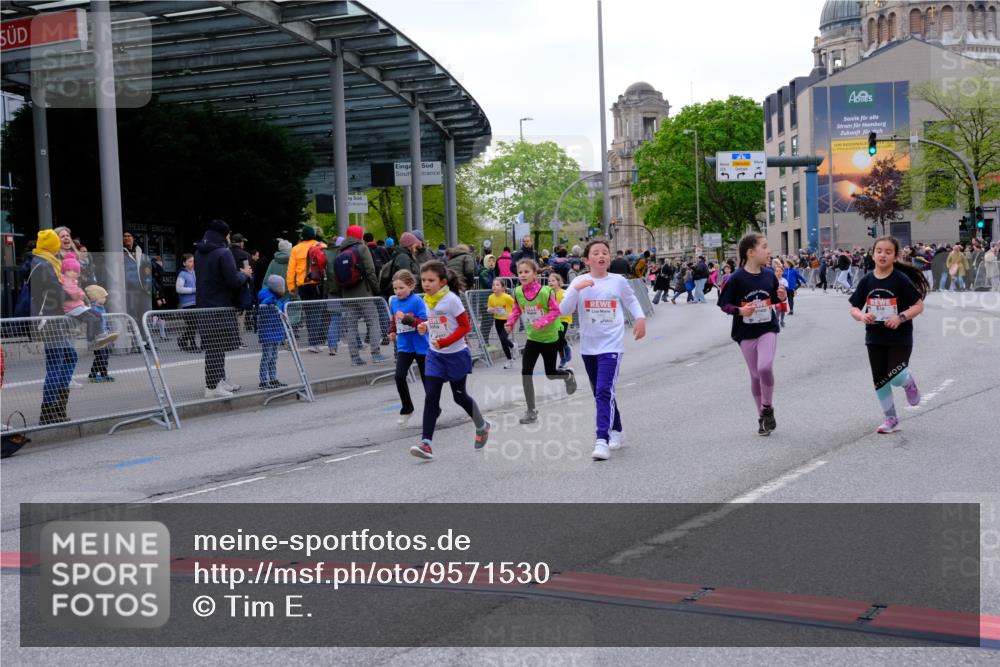 25.04.2026 - Das Zehntel Tim E. http://msf.ph/oto/9571530 25.04.2026 09:07:29 Ziel 1059, 1060, 1061, 1065, 1072, 1094, 1154, 1426, 1592, 2110, 2125, 2689, 2699, 2779, 3437, 3460, 3462 meine-sportfotos.de