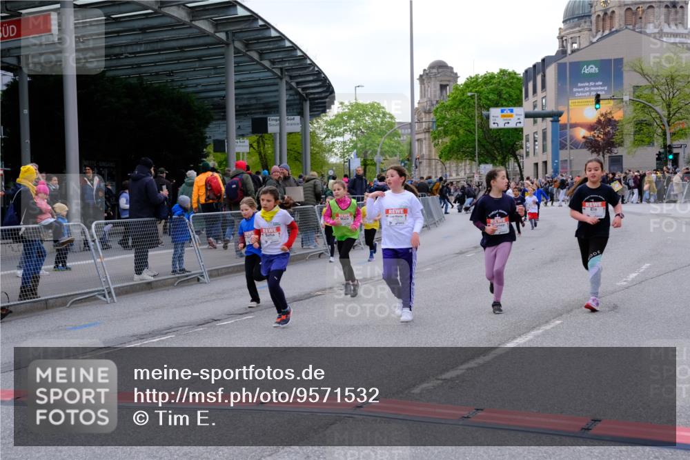 25.04.2026 - Das Zehntel Tim E. http://msf.ph/oto/9571532 25.04.2026 09:07:29 Ziel 1059, 1060, 1061, 1065, 1072, 1094, 1154, 1426, 1592, 2110, 2125, 2689, 2699, 2779, 3437, 3460, 3462 meine-sportfotos.de